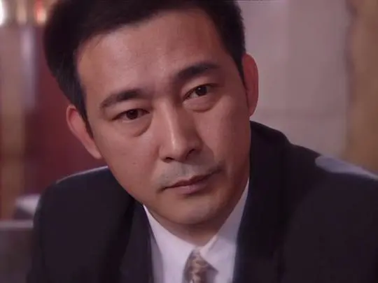 都市爱情的坎坷之旅：《爱也艰难》如何揭示真爱的真实考验